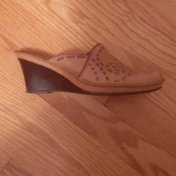 Womens Clark Artisan shoes. - Picture 2 of 3